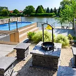 Koeroes-parti Terasz Vendeghaz Tatil Evi