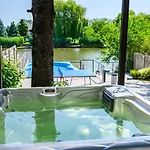 Koeroes-parti Terasz Vendeghaz Tatil Evi *