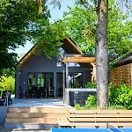 Tatil Evi Koeroes-parti Terasz Vendeghaz