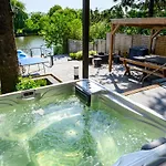 Koeroes-parti Terasz Vendeghaz Tatil Evi
