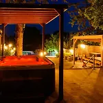 Tatil Evi Koeroes-parti Terasz Vendeghaz *