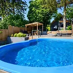 Tatil Evi Koeroes-parti Terasz Vendeghaz