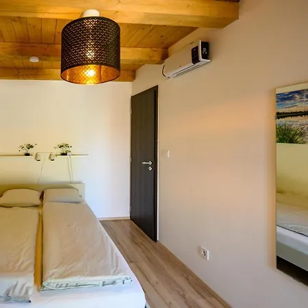 Koeroes-parti Terasz Vendeghaz Tatil Evi *
