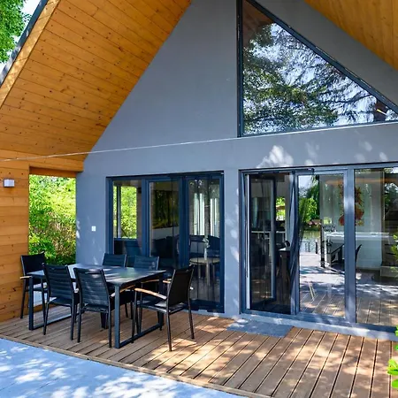Tatil Evi Koeroes-parti Terasz Vendeghaz *
