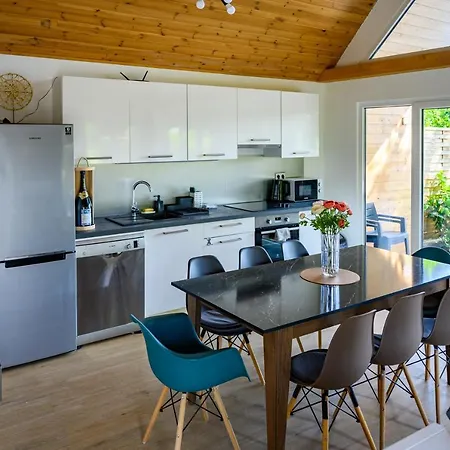 Tatil Evi Koeroes-parti Terasz Vendeghaz