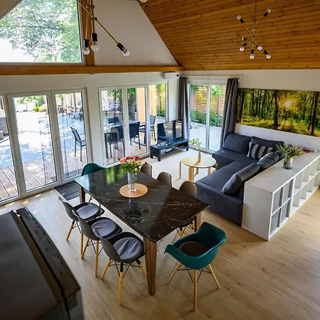 Tatil Evi Koeroes-parti Terasz Vendeghaz