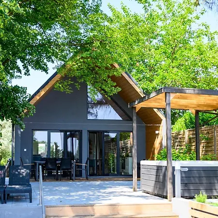 Tatil Evi Koeroes-parti Terasz Vendeghaz Békésszentandrás