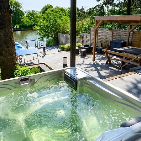 Koeroes-parti Terasz Vendeghaz Tatil Evi