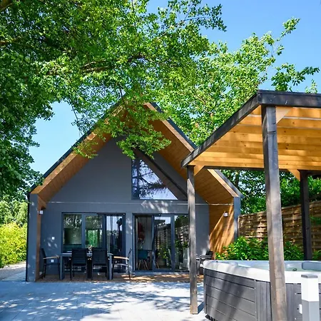 Koeroes-parti Terasz Vendeghaz Ferienhaus Békésszentandrás