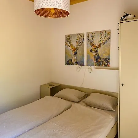 Koeroes-parti Terasz Vendeghaz Tatil Evi