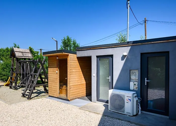 Koeroes-parti Terasz Vendeghaz Case de vacanță