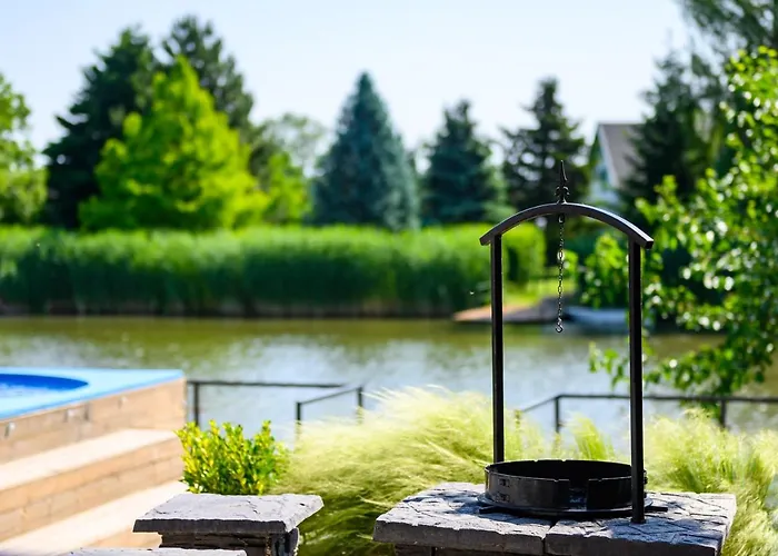 Koeroes-parti Terasz Vendeghaz Case de vacanță