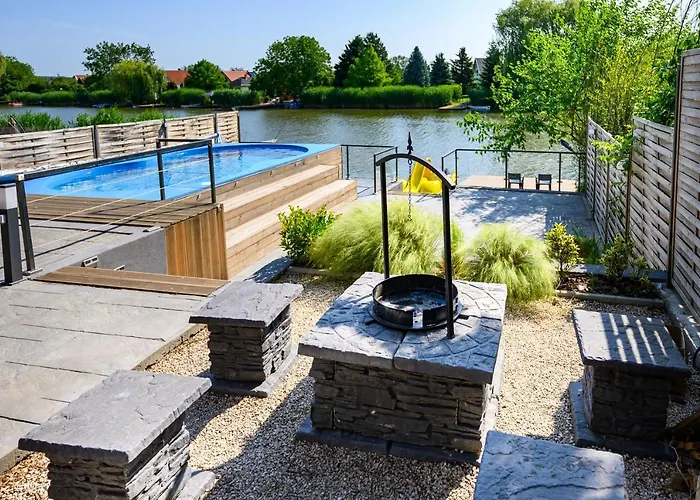 Koeroes-parti Terasz Vendeghaz Case de vacanță