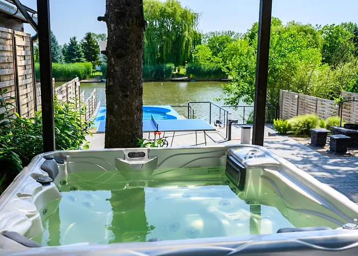 Koeroes-parti Terasz Vendeghaz Case de vacanță *