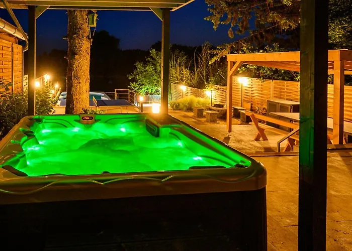 Koeroes-parti Terasz Vendeghaz Case de vacanță *