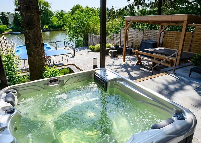 Koeroes-parti Terasz Vendeghaz Case de vacanță