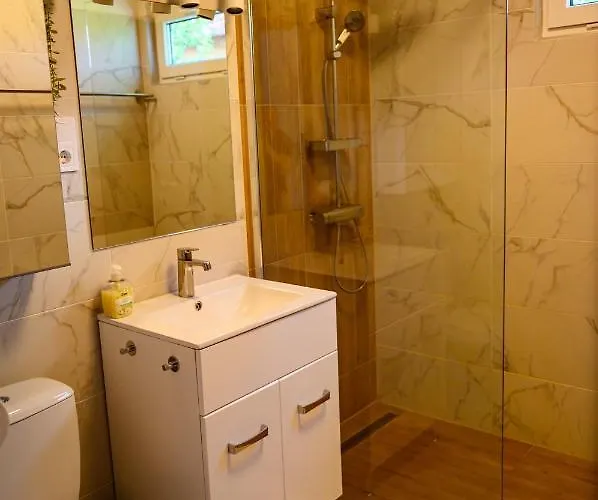 Case de vacanță Koeroes-parti Terasz Vendeghaz *